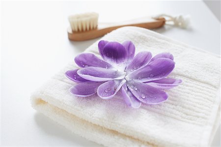 Crocus and Bath Products Stock Photo - Rights-Managed, Code: 700-02038191