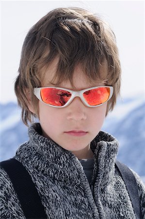 Garçon portant des lunettes de soleil Photographie de stock - Rights-Managed, Code: 700-02038256