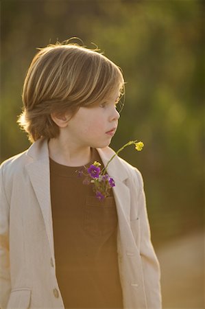 simsearch:700-02046160,k - Portrait of Boy With Wildflowers, Costa Mesa, Newport Beach, Orange County, California, USA Foto de stock - Con derechos protegidos, Código: 700-02046163