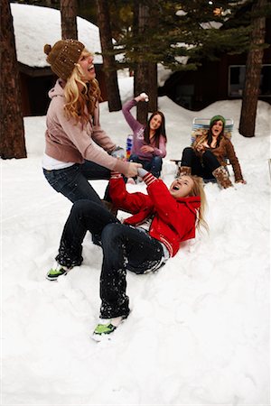 fun falling - Women Playing in the Snow Foto de stock - Con derechos protegidos, Código: 700-02046911