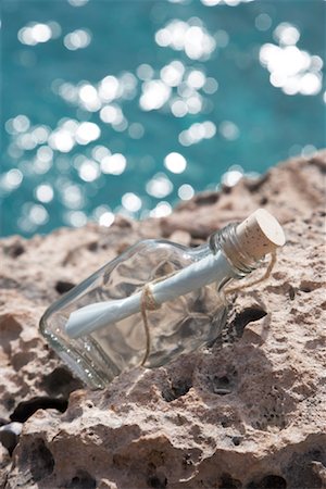 stranded - Message in a Bottle, Karpata, Bonaire, Netherlands Antilles Stock Photo - Rights-Managed, Code: 700-02080402