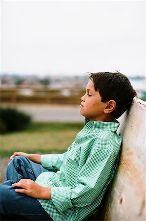 simsearch:700-01716701,k - Portrait of Boy Sitting on Bench Stock Photo - Rights-Managed, Code: 700-02082007