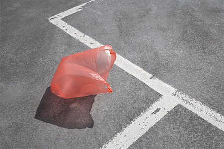 Plastic Bag in Parking Lot Foto de stock - Con derechos protegidos, Código: 700-02082063