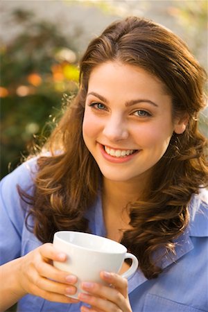 Portrait de femme avec une tasse de café Photographie de stock - Rights-Managed, Code: 700-02200950