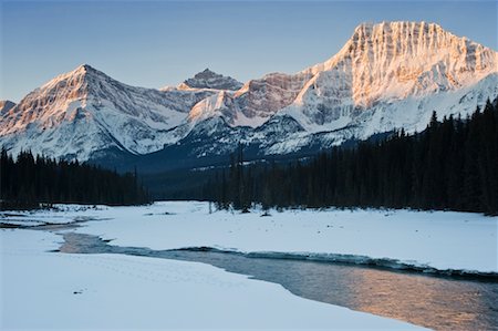 sem propriedade - Athabasca River and Rocky Mountains, Alberta, Canada Foto de stock - Direito Controlado, Número: 700-02216587