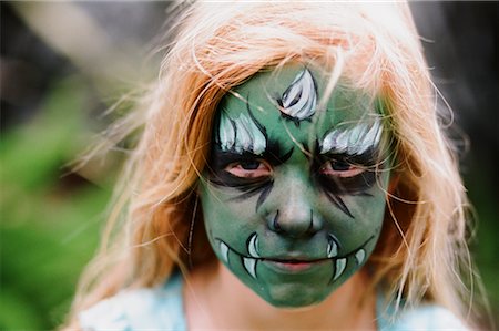 simsearch:700-02046160,k - Girl with Painted Face, Costa Mesa, California, USA Foto de stock - Con derechos protegidos, Código: 700-02217548