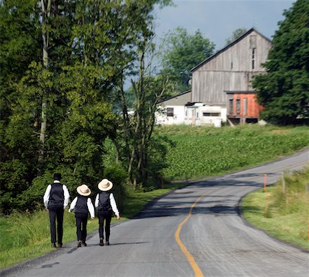 simsearch:700-02235669,k - Amish Kids Walking Down Country Road, Rebersburg, Pennsylvania, USA Stock Photo - Rights-Managed, Code: 700-02235668