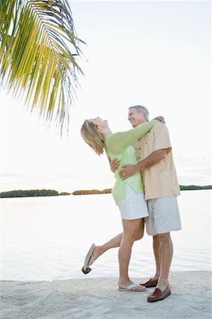 simsearch:673-03405645,k - Portrait of Couple on the Beach Stock Photo - Rights-Managed, Code: 700-02231958