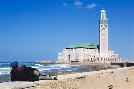simsearch:841-02947168,k - Man on Seawall by Hassan II Mosque, Casablanca, Morocco Foto de stock - Con derechos protegidos, Código: 700-02245136