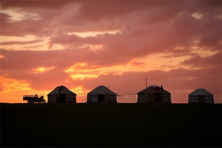 simsearch:700-02263895,k - Coucher de soleil derrière les yourtes, Mongolie intérieure, Chine Photographie de stock - Rights-Managed, Code: 700-02264849