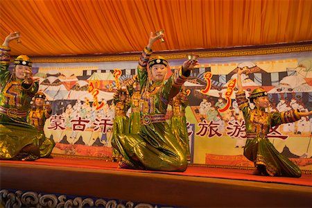 simsearch:700-05642250,k - Performers On Stage at the Xiri Tala Grassland Resort, Inner Mongolia, China Foto de stock - Con derechos protegidos, Código: 700-02288334
