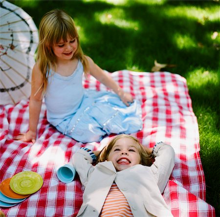 Kids Having a Picnic, Malibu, California, USA Stock Photo - Rights-Managed, Code: 700-02289207