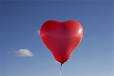 simsearch:649-06717611,k - Heart-Shaped Balloon Foto de stock - Con derechos protegidos, Código: 700-02371464