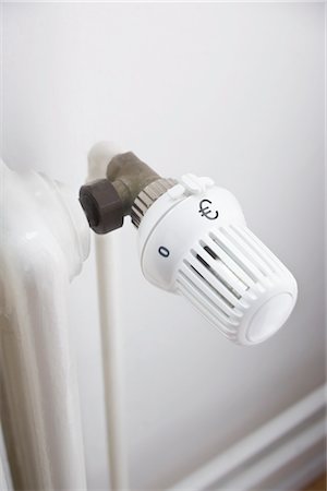 energiesparend - Euro-Symbol am Thermostat Stockbilder - Lizenzpflichtiges, Bildnummer: 700-02428572