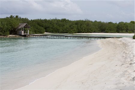 simsearch:600-02010145,k - Footbridge Across a Saltwater Lagoon, Eco-Resort at North Male Atoll, Maldives Stock Photo - Rights-Managed, Code: 700-02670151