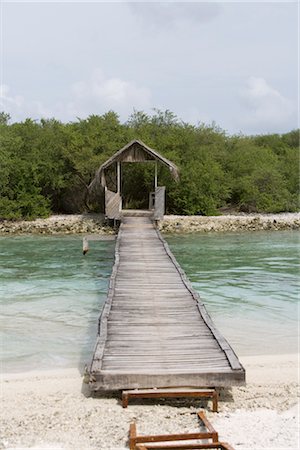 simsearch:600-02010145,k - Footbridge Across a Saltwater Lagoon, Eco-Resort at North Male Atoll, Maldives Stock Photo - Rights-Managed, Code: 700-02670152