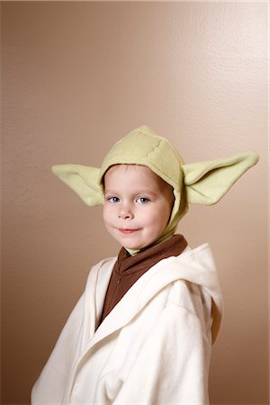 simsearch:700-02046160,k - Portrait of Little Boy Wearing Costume Foto de stock - Con derechos protegidos, Código: 700-02670910