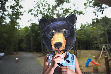 simsearch:700-02046160,k - Little Girl Wearing Animal Mask in Backyard Foto de stock - Con derechos protegidos, Código: 700-02702544