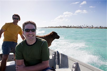 exclusive (private) - Hommes en bateau à moteur avec chien, îles Caïmans Photographie de stock - Rights-Managed, Code: 700-02757586