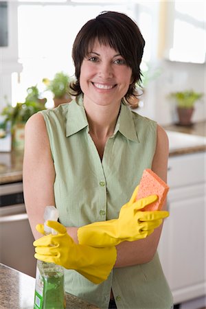 Woman Cleaning Kitchen Counter Foto de stock - Con derechos protegidos, Código: 700-02833566