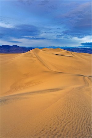 simsearch:700-03891190,k - Mesquite Flat Sand Dunes and Grapevine Mountains, Death Valley National Park, California, USA Stock Photo - Rights-Managed, Code: 700-02913175