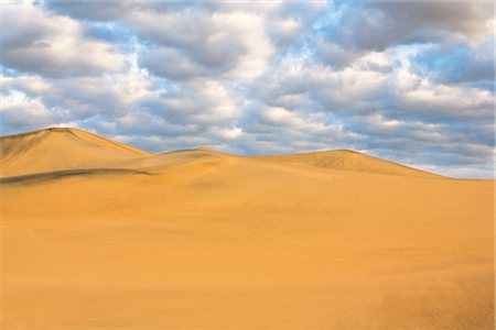 simsearch:700-03891190,k - Mesquite Flat Sand Dunes and Grapevine Mountains, Death Valley National Park, California, USA Stock Photo - Rights-Managed, Code: 700-02913177