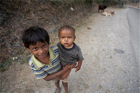 Portrait of Boy Holding Baby, Rishikesh, Uttarakhand, India Foto de stock - Con derechos protegidos, Código: 700-02957959