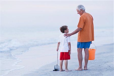 photos of little boy fishing - Grandfather and Grandson on the Beach with a Net and Bucket Foto de stock - Con derechos protegidos, Código: 700-03004057