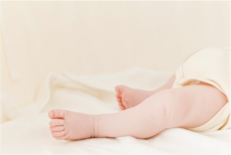 Baby's Legs Foto de stock - Con derechos protegidos, Código: 700-03003440