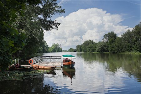 Vue de bateaux sur le fleuve Vistule, Wilanów, Varsovie, Pologne Photographie de stock - Rights-Managed, Code: 700-03054169