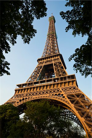 simsearch:400-04974897,k - Eiffel Tower, Paris, Ile de France, France Stock Photo - Rights-Managed, Code: 700-03068969