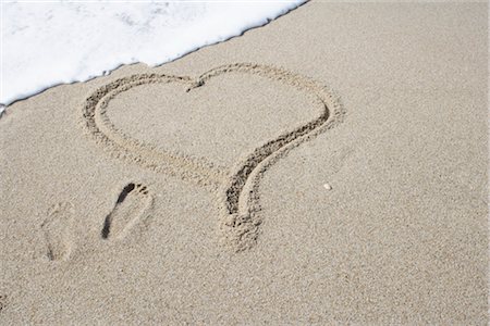 footsteps beach summer - Heart in Sand Stock Photo - Rights-Managed, Code: 700-03152681