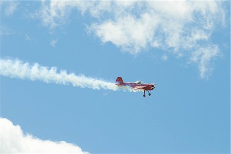 Airplane doing Aerobatics in Air Show, Olympia, Washington, USA Foto de stock - Con derechos protegidos, Código: 700-03166517