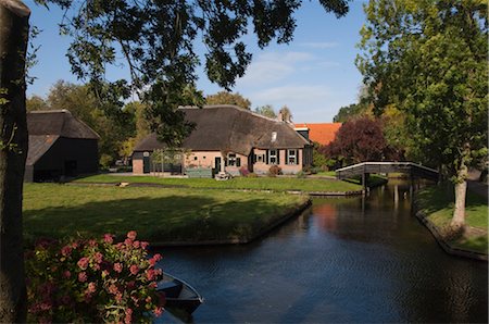 structure of there farm houses - Canal, Giethoorn, Steenwijkerland, Overijssel, Netherlands Stock Photo - Rights-Managed, Code: 700-03161664