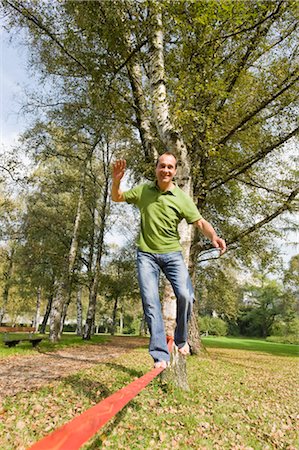 red ropes - Homme slackline Photographie de stock - Rights-Managed, Code: 700-03161686