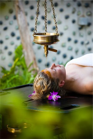 pourer - Shirodhara Spa Treatment, Beach House at Manafaru, Haa Alifu Atoll, Maldives Stock Photo - Rights-Managed, Code: 700-03244296