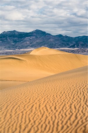 simsearch:700-03891190,k - Mesquite Flat Sand Dunes and Grapevine Mountains, Death Valley National Park, California, USA Stock Photo - Rights-Managed, Code: 700-03240527
