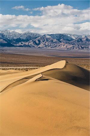 simsearch:700-03891190,k - Mesquite Flat Sand Dunes in Death Valley National Park, California, USA Stock Photo - Rights-Managed, Code: 700-03240530