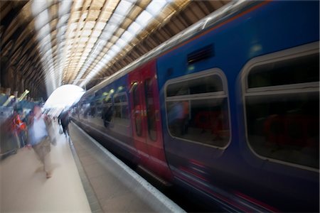 simsearch:700-00155973,k - Train Platform, Paddington Station, London, England Stock Photo - Rights-Managed, Code: 700-03298803