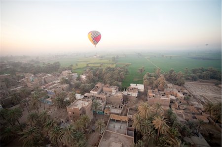 simsearch:873-06440549,k - Ballon à Air chaud au-dessus de la vallée des rois, près de Louxor, Egypte Photographie de stock - Rights-Managed, Code: 700-03446011