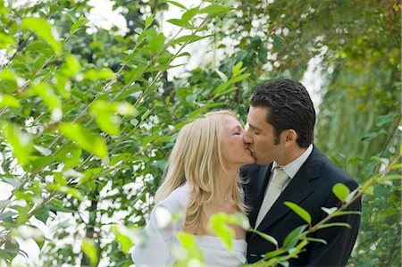 Close-up of Bride and Groom Kissing, Gmunden, Oberoesterreich, Austria Foto de stock - Con derechos protegidos, Código: 700-03440162