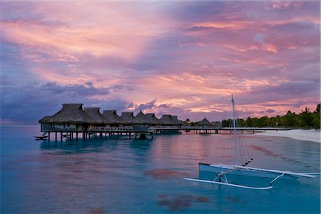 simsearch:700-03440200,k - Coucher de soleil sur Bora Bora Nui Resort, Bora Bora, Tahiti, Polynésie française Photographie de stock - Rights-Managed, Code: 700-03440207