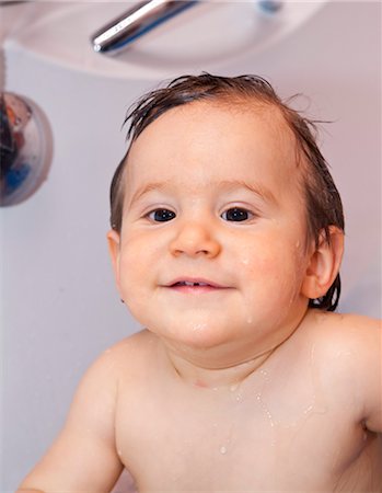 simsearch:632-05554011,k - Baby Boy in Bathtub Stock Photo - Rights-Managed, Code: 700-03456179