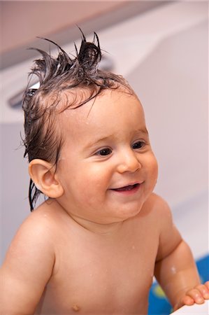simsearch:632-05554011,k - Baby Boy in Bathtub Stock Photo - Rights-Managed, Code: 700-03456181