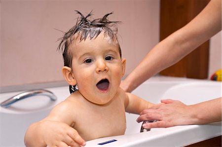 Baby Boy in Bathtub Foto de stock - Con derechos protegidos, Código: 700-03463136