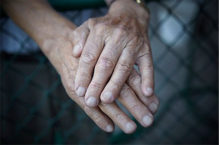 palm of hands - Weathered Hands Foto de stock - Con derechos protegidos, Código: 700-03484950