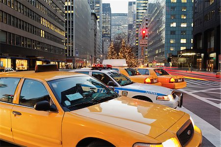 street crossing - Park Avenue Stock Photo - Rights-Managed, Code: 700-03508215