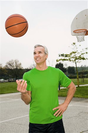 simsearch:700-03519160,k - Man Tossing Basketball Foto de stock - Con derechos protegidos, Código: 700-03519159