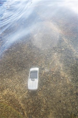 stranded - Cell Phone Underwater Stock Photo - Rights-Managed, Code: 700-03519239