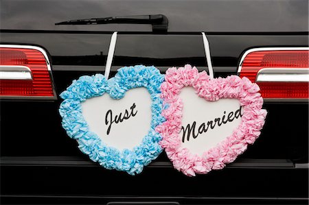 romance in car - Just Married Sign sur l'arrière de la voiture Photographie de stock - Rights-Managed, Code: 700-03520318